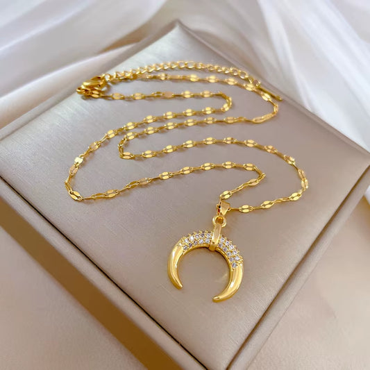 Stainless Steel Simple Fashion Vintage Cubic Zircon Crescent Moon Pendant Necklace Jewelry for Women OX Horn Necklaces for Girl